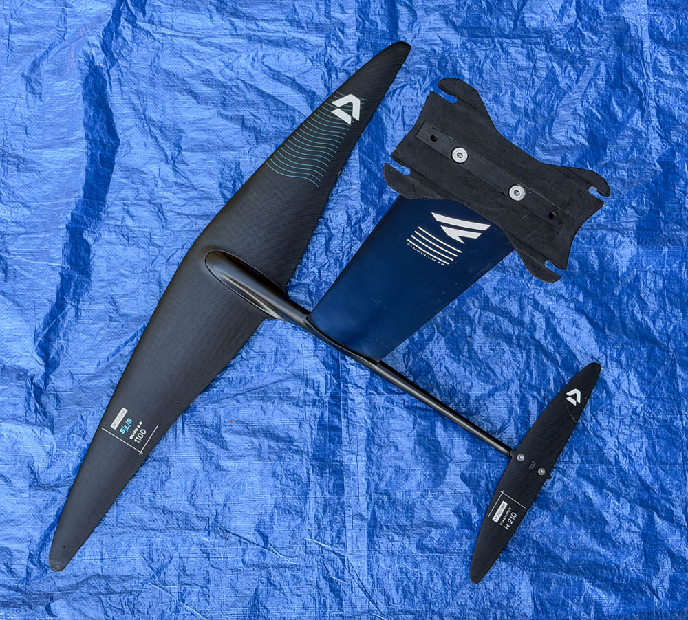 Duotone 2025 Foil set Wing Glide 2.0 1100cm area front foil and 210cm back foil
with a 2023 90 cm aluminum mast and either a 66cm or 78 cm Fuselage