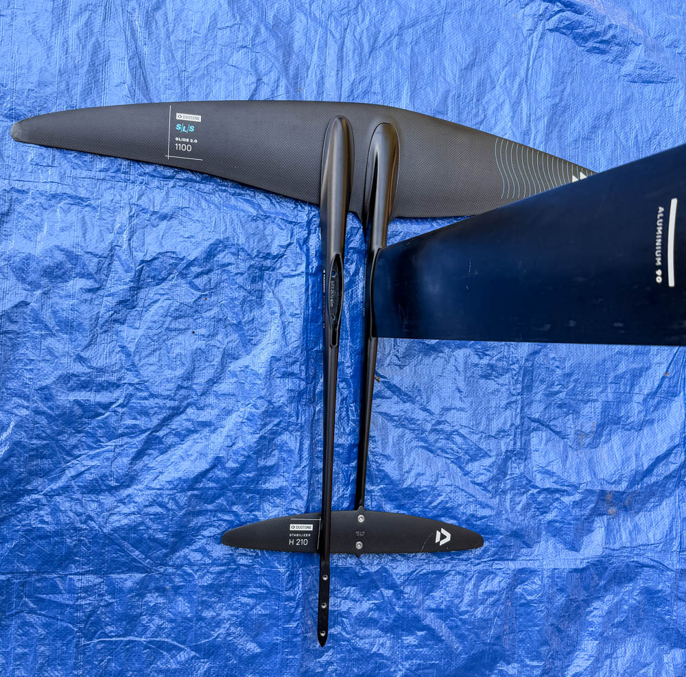 Duotone 2025 Foil set Wing Glide 2.0 1100cm area front foil and 210cm back foil
with a 2023 90 cm aluminum mast and either a 66cm or 78 cm Fuselage